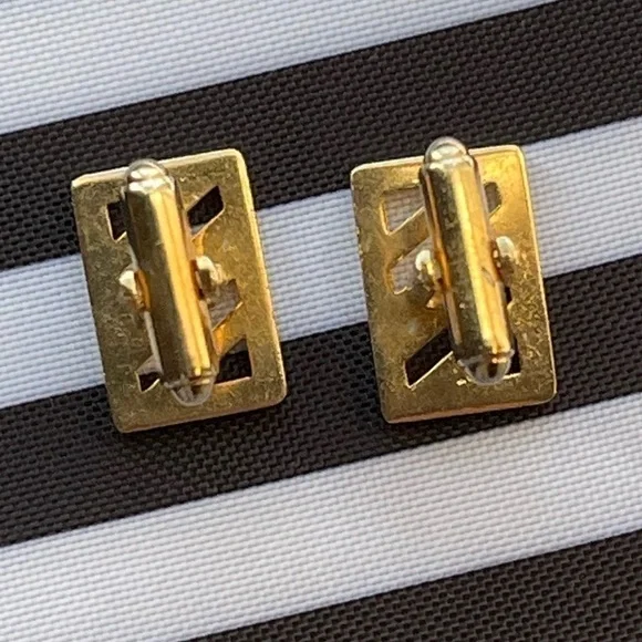 Shields Fifth Avenue Gold Rectangle Cufflinks - Picture 3 of 13